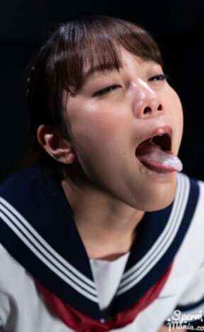 Kogal Komatsu Aya on her knees receiving cum in her mouth